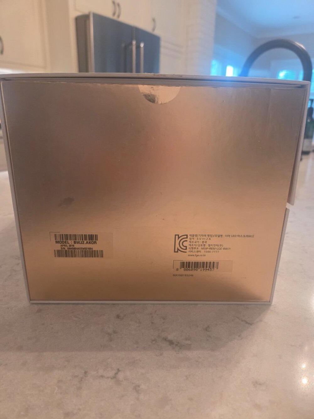 LG LED FACE MASK - Picture 2 of 3